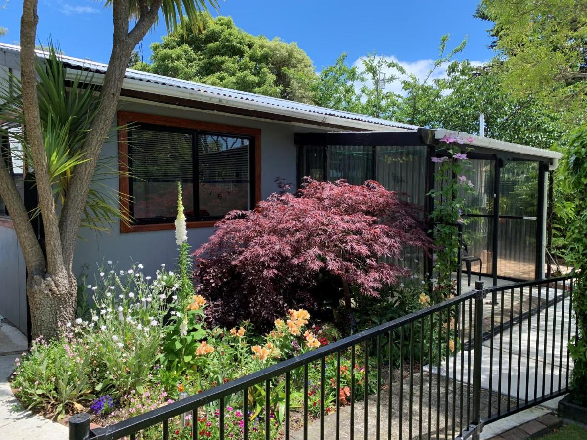 Twin Oaks Quiet Cottage Парапарауму Екстериор снимка