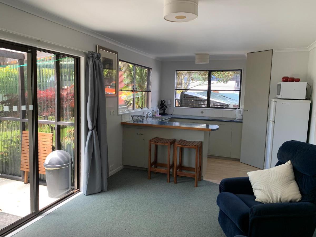 Twin Oaks Quiet Cottage Парапарауму Екстериор снимка